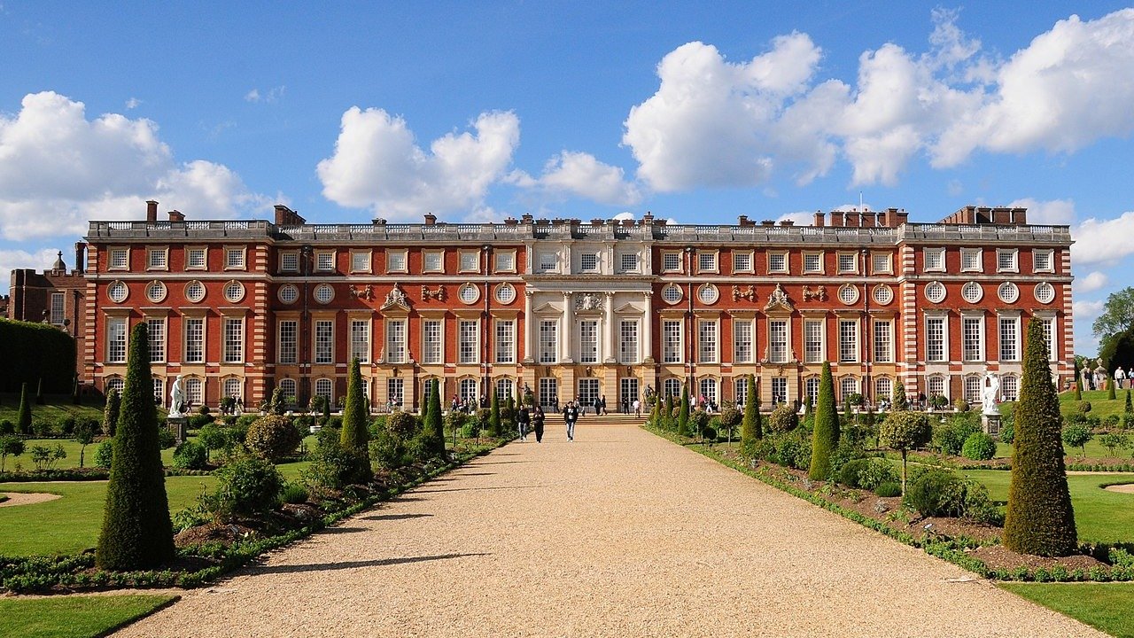 Roteiro Bridgerton: visite os locais reais de filmagem na Inglaterra - Vince Smith/ Wikimedia Commons