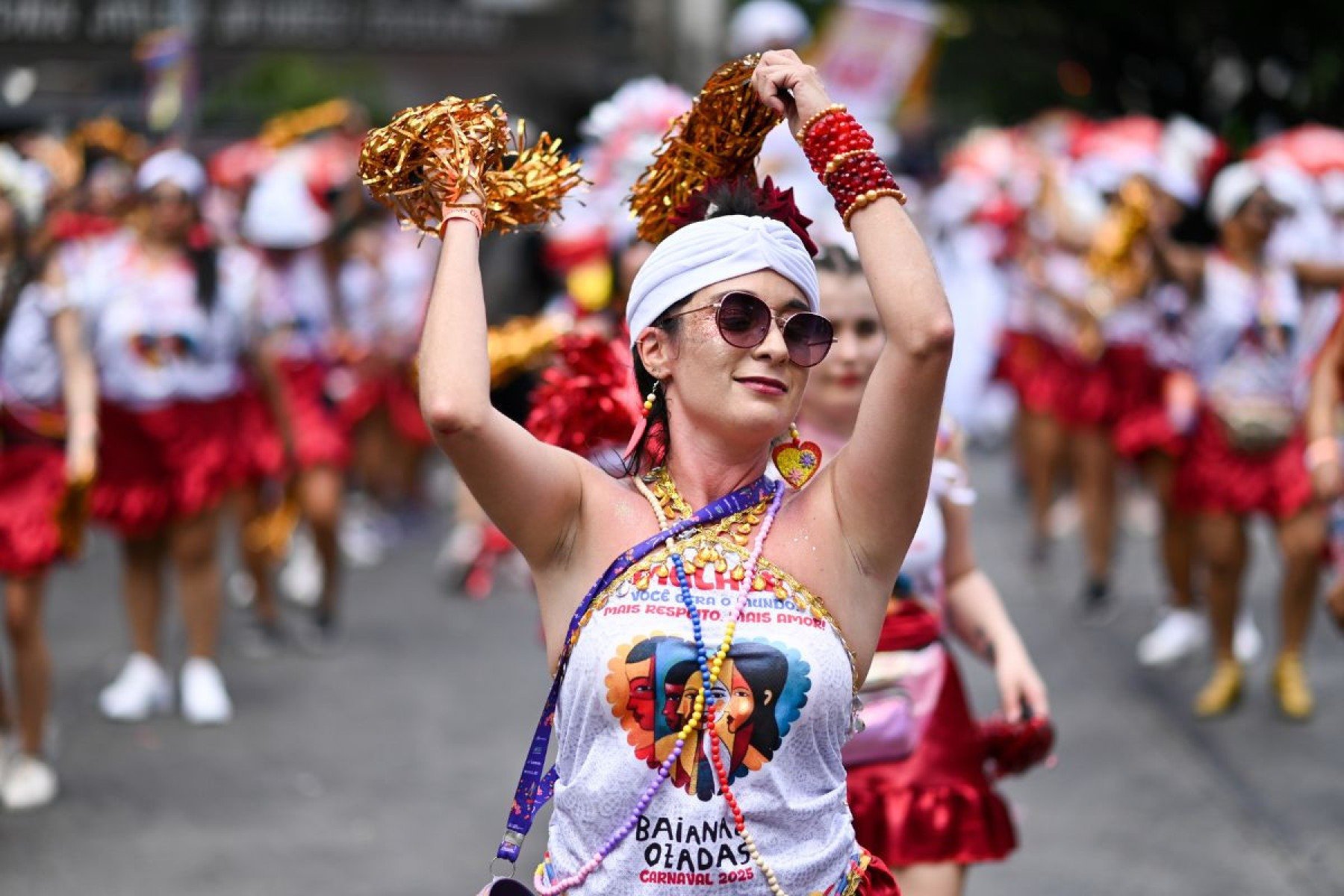 O bloco leva a energia do ax&eacute; baiano para o cora&ccedil;&atilde;o da capital mineira, mantendo tradi&ccedil;&otilde;es como a lavagem das escadarias da Igreja S&atilde;o Jos&eacute;