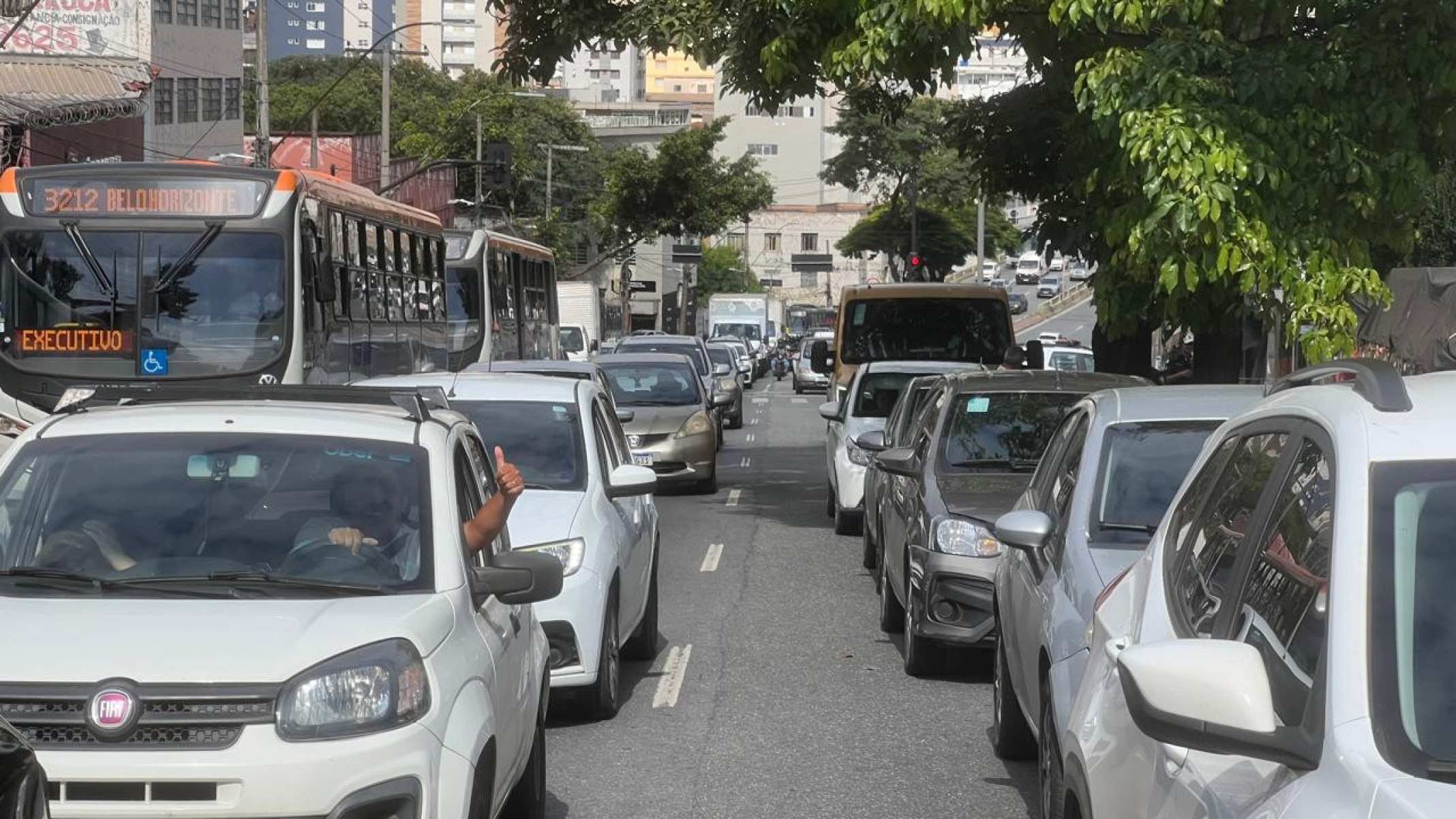 Acidente aconteceu no sentido Contagem-Edésio Ferreira/EM/D.A.Press