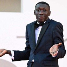 TikToker faz acordo de R$ 5 bilhões e ganha sósia de IA para publicidade - Tiziana FABI / AFP