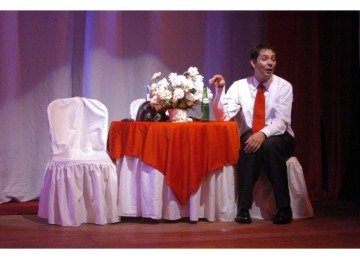 No domingo (1&ordm;/2), Carlos Nunes comemora os 26 anos de 'Como sobreviver em festas e recep&ccedil;&otilde;es com buffet escasso' -  (crédito: Divulga&ccedil;&atilde;o)