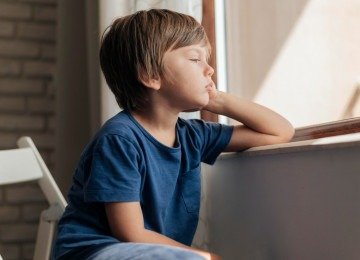 A agenda infantil, muitas vezes, se assemelha à de um executivo adulto — sem espaço para o ócio, para o silêncio e para a elaboração emocional -  (crédito: Freepik )