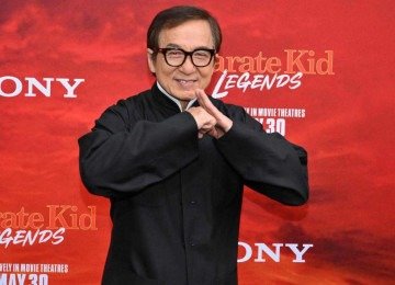 Jackie Chan contou que tem refletido com mais frequência sobre a vida, o envelhecimento e a morte, especialmente após a perda de pessoas próximas -  (crédito: ANGELA WEISS / AFP)