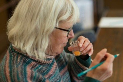 <p>De acordo com pesquisadores, moléculas mais pesadas e voláteis geralmente são associadas a odores desagradáveis, enquanto moléculas mais leves tendem a ser mais agradáveis ao olfato.</p>
 -  (crédito: Age Cymru/Unsplash)