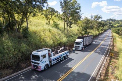 Operação tapa-buracos na BR-365, que liga Uberlândia a Patrocínio -  (crédito: EPR/Divulgação)