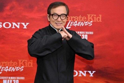 Jackie Chan contou que tem refletido com mais frequência sobre a vida, o envelhecimento e a morte, especialmente após a perda de pessoas próximas -  (crédito: ANGELA WEISS / AFP)