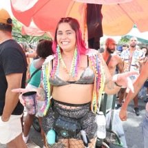 Bandas e grupos de axé, sucesso nos 1990, que marcaram a história do Carnabelô, carnaval fora de época de BH, se reuniram, no entorno do Mineirão -  (crédito: Marcos Vieira/EM/D.A Press)