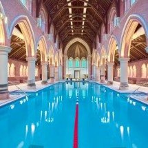 Piscina atrai turistas em capela de antigo hospital psiquiátrico - divulgação/Virgin Active