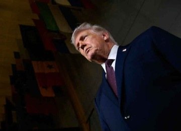 Donald Trump, presidente dos Estados Unidos, vem quebrando acordos internacionais e tem provocado o mundo com suas atitudes -  (crédito: Brendan SMIALOWSKI / AFP)