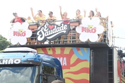 Evento no entorno do Mineirão reuniu bandas e grupos de axé que marcaram a história do Carnabelô -  (crédito: Marcos Vieira/EM/D.A Press)