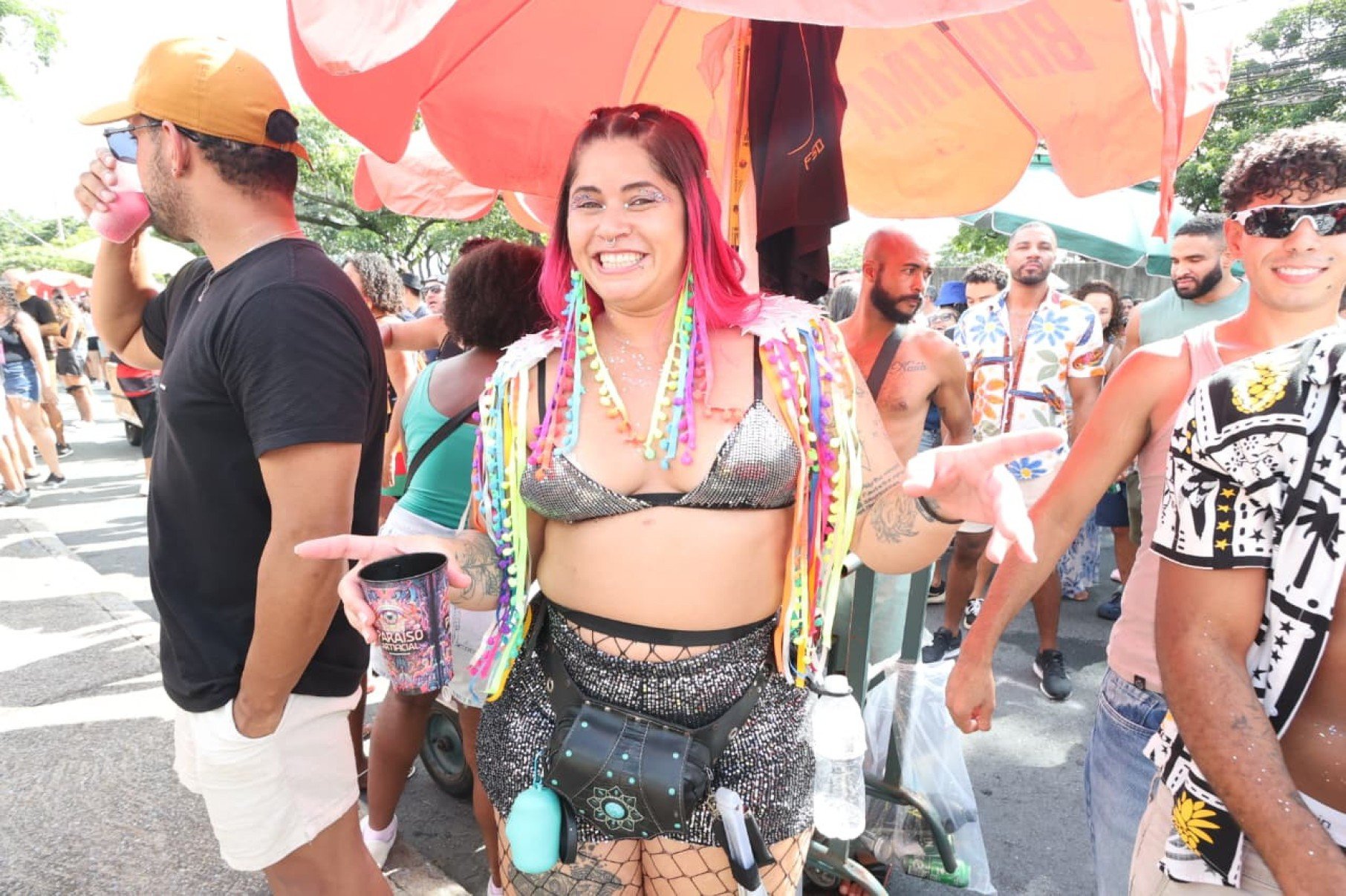 Bandas e grupos de axé, sucesso nos 1990, que marcaram a história do Carnabelô, carnaval fora de época de BH, se reuniram, no entorno do Mineirão-Marcos Vieira/EM/D.A Press