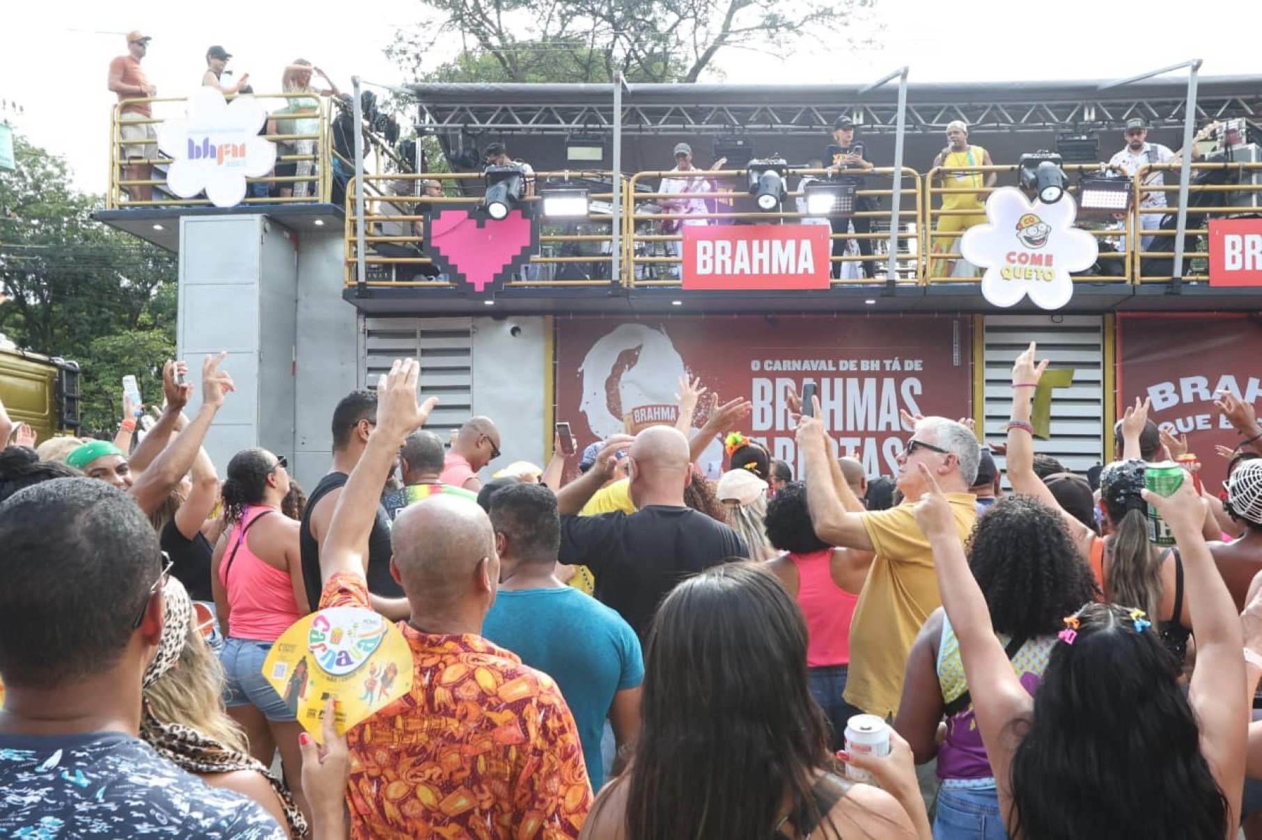 Bandas e grupos de axé, sucesso nos 1990, que marcaram a história do Carnabelô, carnaval fora de época de BH, se reuniram, no entorno do Mineirão-Marcos Vieira/EM/D.A Press