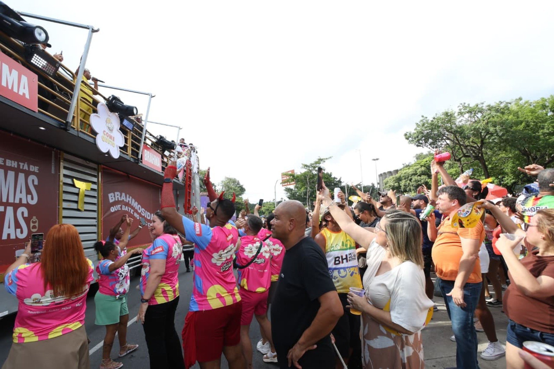 Bandas e grupos de axé, sucesso nos 1990, que marcaram a história do Carnabelô, carnaval fora de época de BH, se reuniram, no entorno do Mineirão-Marcos Vieira/EM/D.A Press