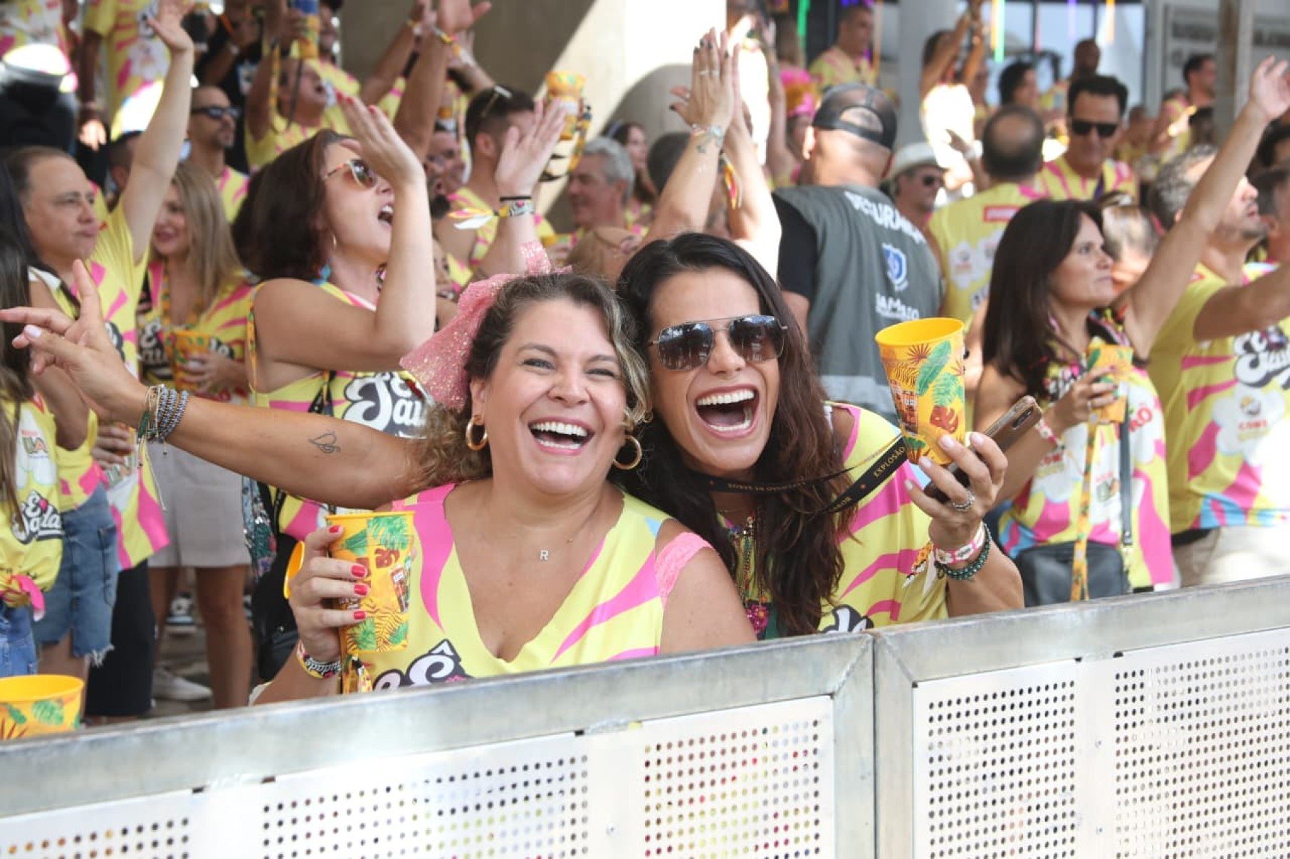 Bandas e grupos de axé, sucesso nos 1990, que marcaram a história do Carnabelô, carnaval fora de época de BH, se reuniram, no entorno do Mineirão-Marcos Vieira/EM/D.A Press