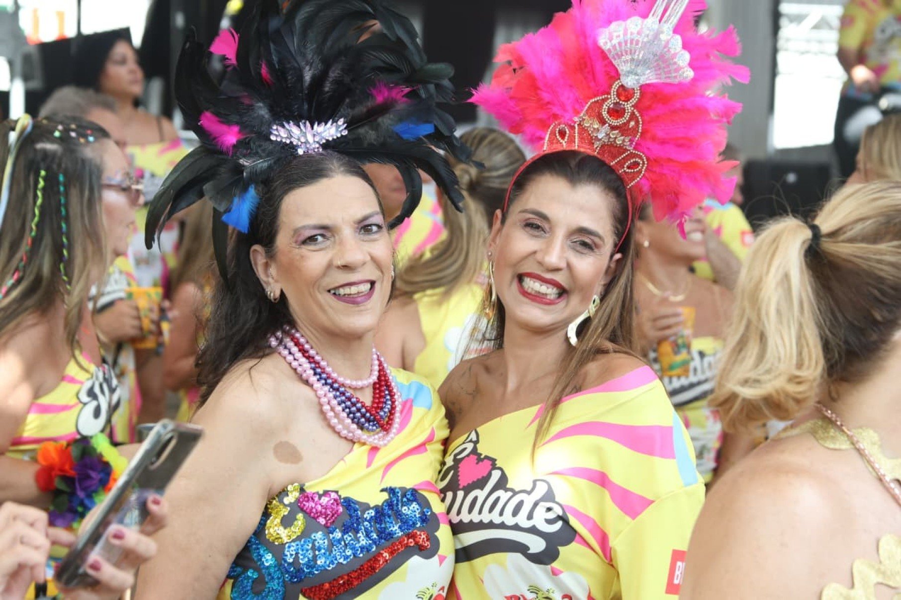 Bandas e grupos de axé, sucesso nos 1990, que marcaram a história do Carnabelô, carnaval fora de época de BH, se reuniram, no entorno do Mineirão-Marcos Vieira/EM/D.A Press