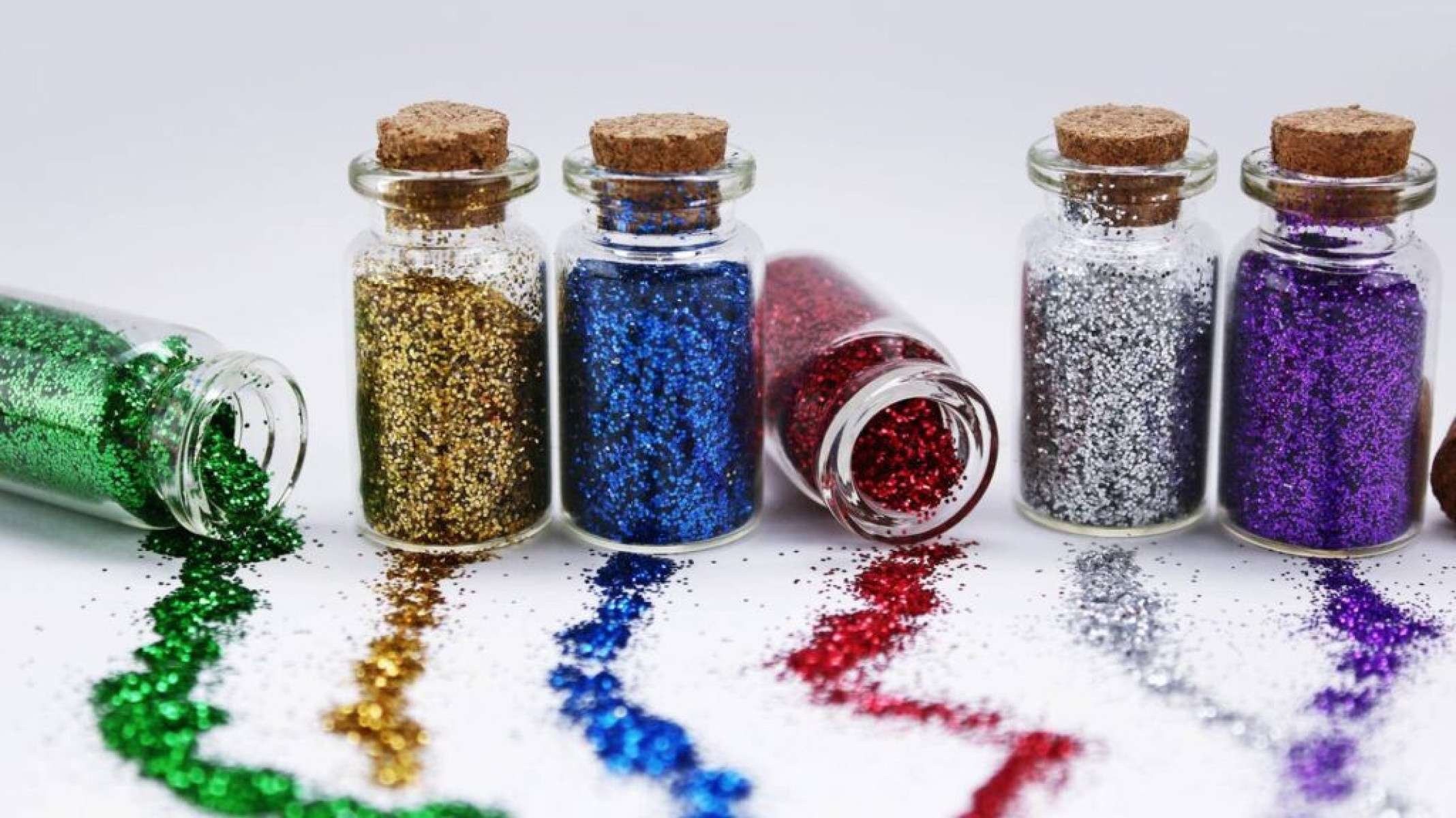 Purpurina pós-folia: métodos fáceis para limpar a pele - Portal Giro 10