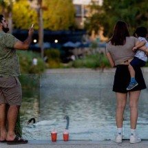 Você fica trocando de par e apresentando aos filhos? - Raul BRAVO / AFP