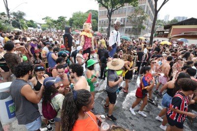 O desfile do bloco animou os foliões na Avenida Américo Vespúcio, no Bairro Nova Esperança, Região Noroeste de BH -  (crédito: Marcos Vieira/EM/DA Press)
