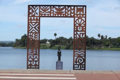 Monumento a Iemanjá, com escultura feita em bronze, foi inaugurado em 1988. Em 2007, foi a vez de ser inaugurado o Portal da Memória, constituído de símbolos ligados ao candomblé       -  (crédito:  Edesio Ferreira/EM/D.A. Press)
