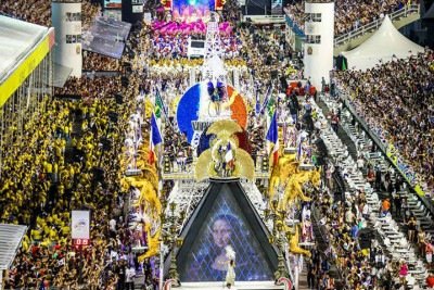 <p>O Carnaval de São Paulo chega a 2026 com a expectativa lá no alto. Além dos ricos enredos que exploram temas dos mais variados, os intérpretes de cada uma das 14 escolas de samba do Grupo Especial terão papel fundamental em conduzir a emoção nas duas noites de desfiles no Sambódromo do Anhembi.</p>
 -  (crédito: Rafael Neddermeyer/LIGASP/Fotos Públicas)
