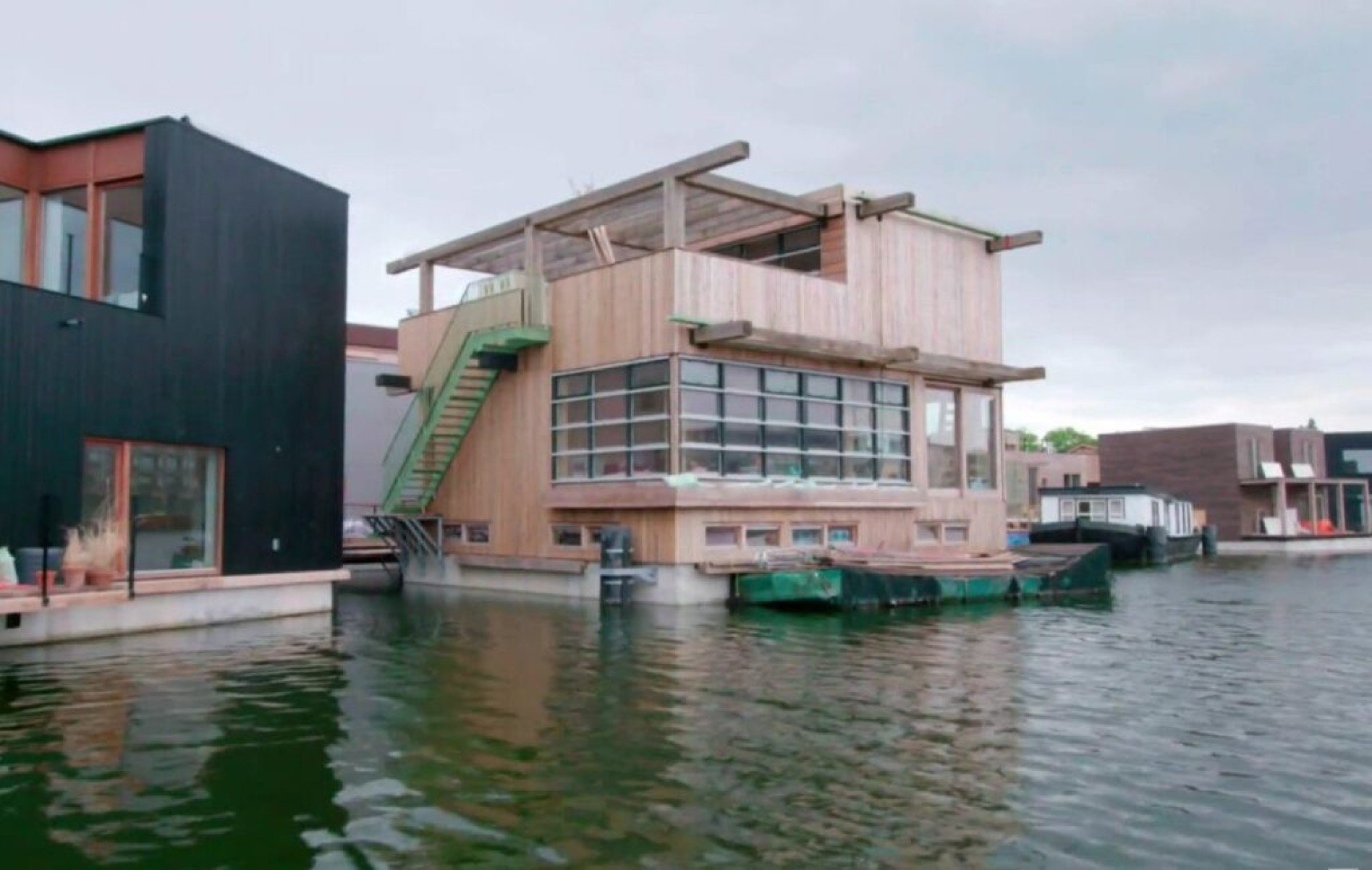 Casas sobre a água: como os bairros flutuantes transformam a vida na Holanda - Portal Giro 10