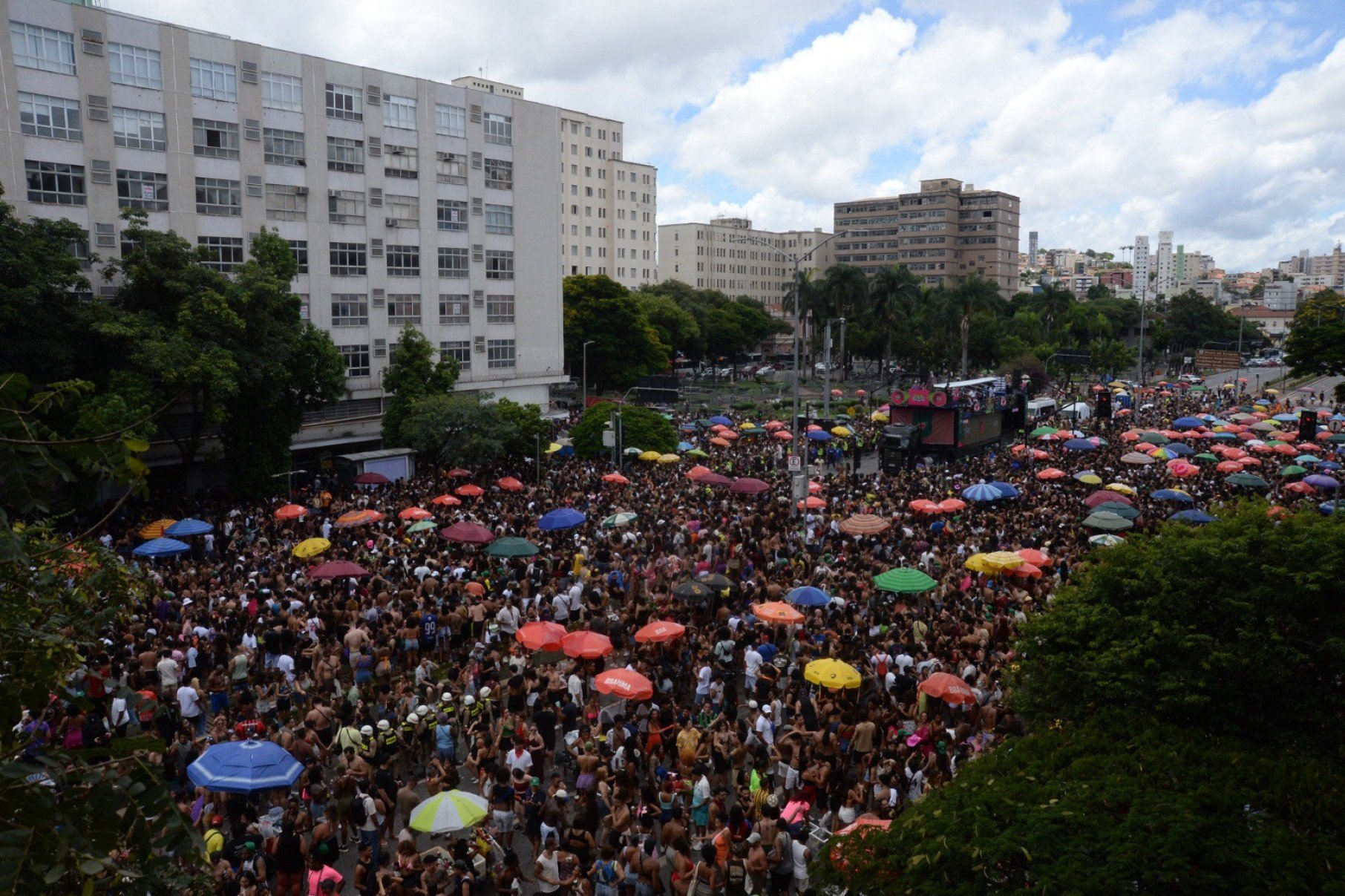 Carnaval 2026: Veja como foi o desfile do Trio Sarará, neste domingo (1°/2)