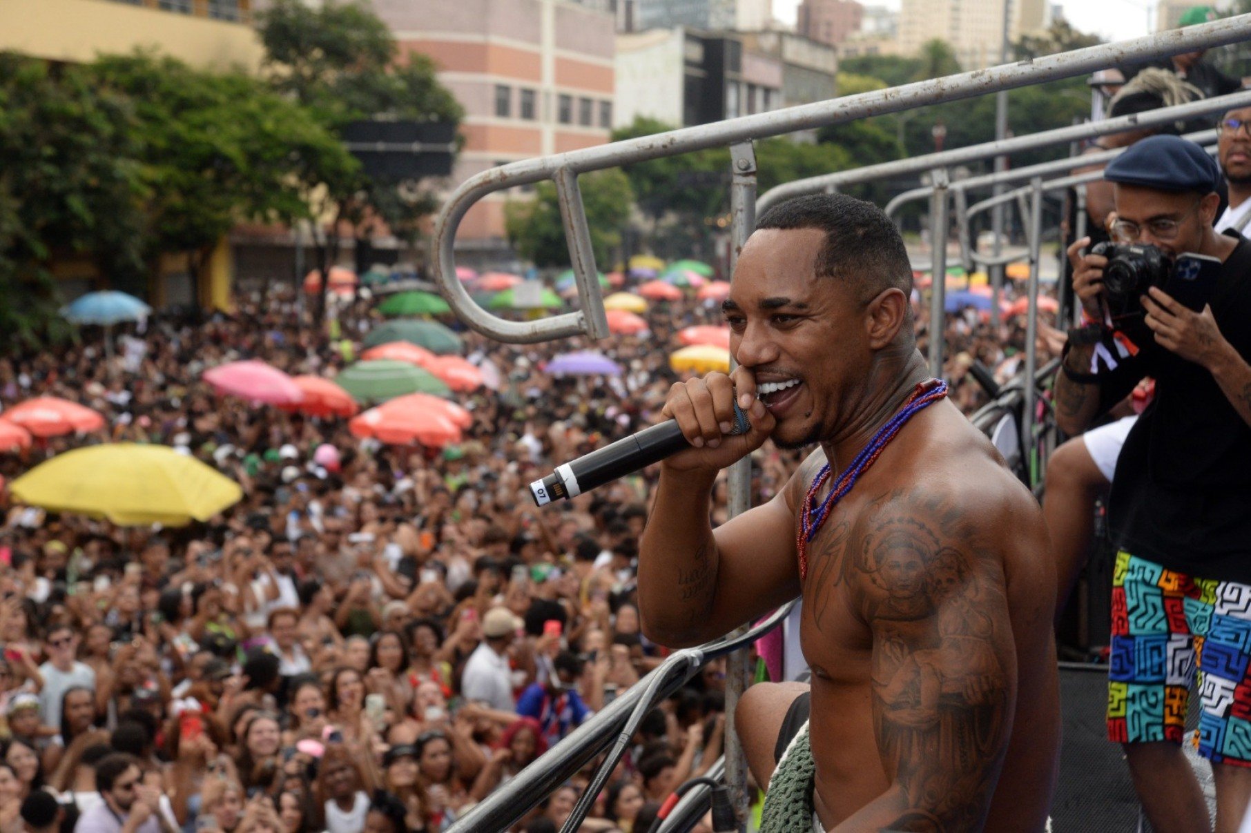 A Praça da Estação ficou lotada com a passagem do Trio Sarará, com sucessos de Kannalha e Duquesa