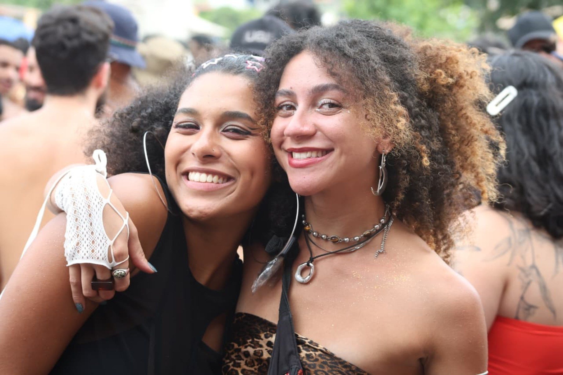 O bloco animou os foliões na Avenida Américo Vespúcio, no Bairro Nova Esperança, Região Noroeste de BH