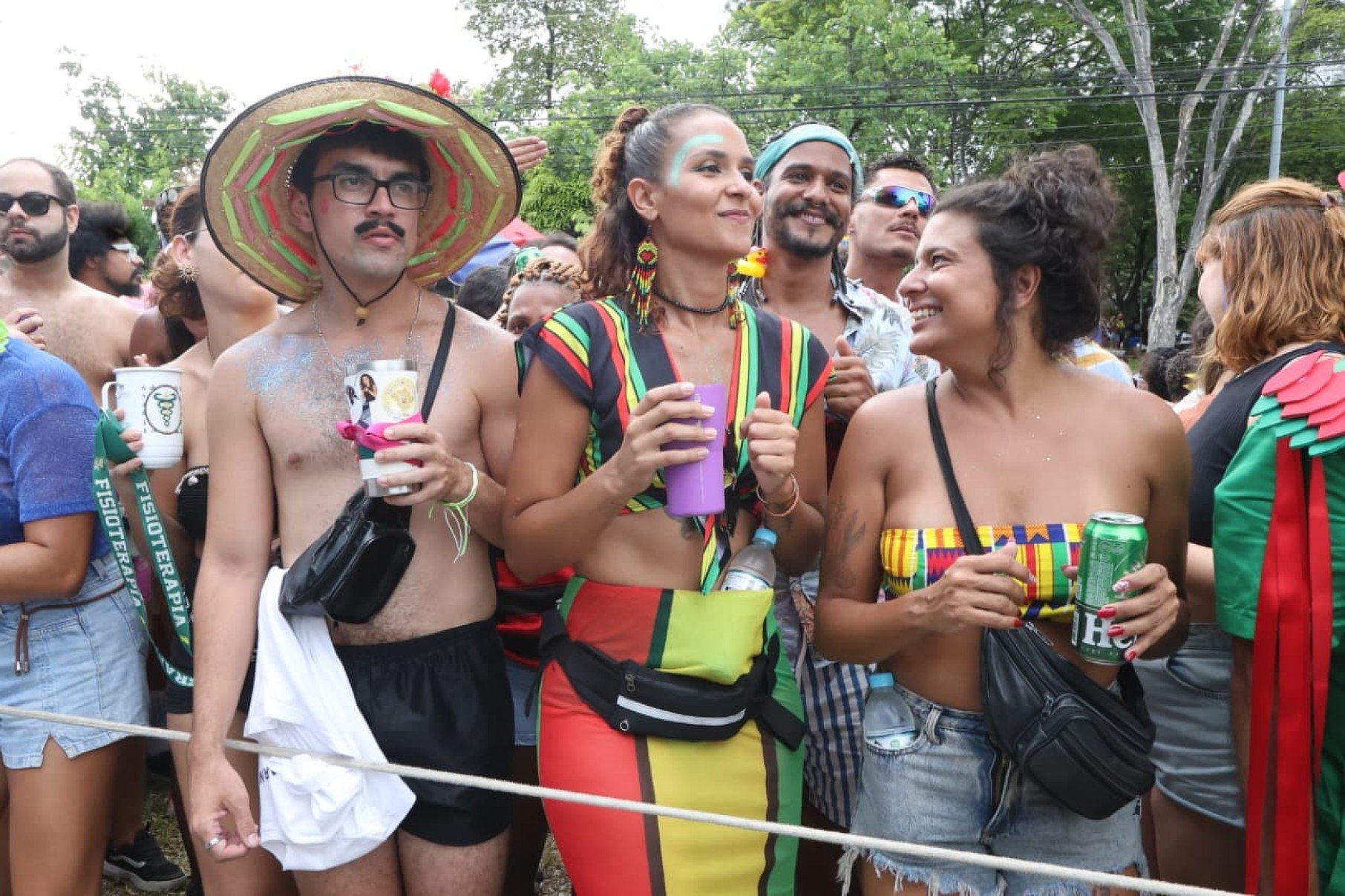 O bloco animou os foliões na Avenida Américo Vespúcio, no Bairro Nova Esperança, Região Noroeste de BH