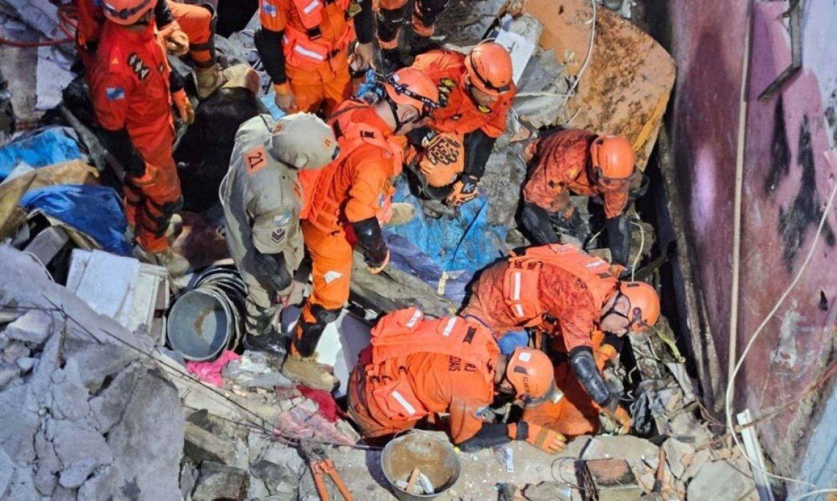 Desabamento no Maracanã: 9 são resgatados e bombeiros procuram mulher -  (crédito: Tupi)