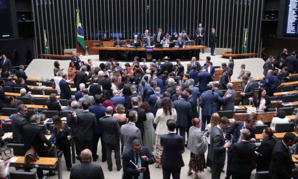 A guerra do 6×1: em busca de saída, oposição vai defender regime de hora trabalhada -  (crédito: Platobr Politica)