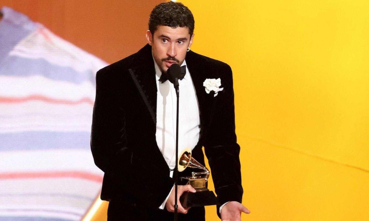 Bad Bunny ganhou principal categoria do Grammy. Foi a primeira vez que o pr&ecirc;mio de &aacute;lbum do ano foi para um trabalho em espanhol