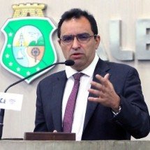 Suplente de deputado do PT é preso por importunação sexual em voo - Edson Junior Pio