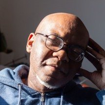 Ricardo Aleixo participa da programação do projeto Complexo Brasil com a estreia do espetáculo 'Qual Brasil? Portuqual?' na próxima semana -  (crédito: Natália Alves/ Divulgação )