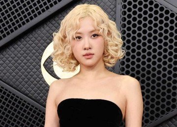 Ros&eacute; usou um dos looks que marcaram o tapete vermelho da 68&ordf; edi&ccedil;&atilde;o do Grammy Awards, celebrada em Los Angeles -  (crédito: Amy Sussman / GETTY IMAGES NORTH AMERICA / Getty Images via AFP)