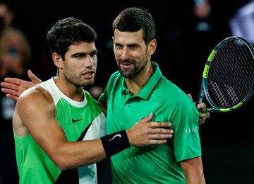 Carlos Alcaraz e Novak Djokovic se enfrentam em busca de recordes, e o espanhol se tornou o tenista mais jovem a vencer os quatro Grand Slams  -  (crédito: IZHAR KHAN / AFP)