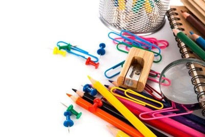 Planejamento e pesquisa s&atilde;o essenciais para reduzir custos com material escolar na volta &agrave;s aulas. -  (crédito: Freepik)