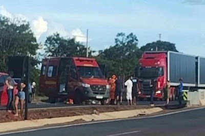 Tráfego teve de ser interrompido para socorro à vítima -  (crédito: CBMMG)