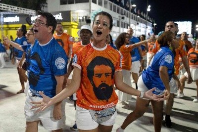 Acadêmicos de Niterói abre os desfiles no domingo de carnaval (14/2) -  (crédito: Pablo PORCIUNCULA / AFP)
