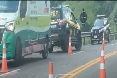 De acordo com a PRF, por volta das 16h10, o condutor seguia pela rodovia quando, ao descer a Serra da Vileta, percebeu que o caminhão estava desgovernado -  (crédito: Redes sociais/Reprodução)