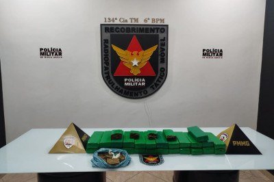 Além da droga, no imóvel foram apreendidos uma balança de precisão e R$ 453 em dinheiro -  (crédito: PMMG/Reprodução)