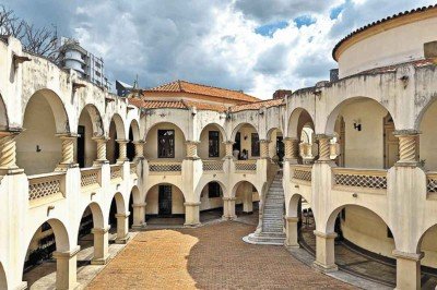 O prédio da Escola Estadual Pedro II, construído há 100 anos, passará por reforma, depois de abrigar a mostra de arquitetura 'Modernos eternos BH' -  (crédito: Helvécio Carlos/EM/DA PRESS)