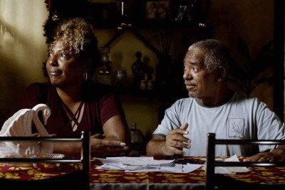 Os atores Rejane Faria e Carlos Francisco, no longa 'Marte Um', de Gabriel Martins, da Filmes de Plástico; audiovisual ganhou observatório próprio -  (crédito: Embaúba Filmes/Divulgação)