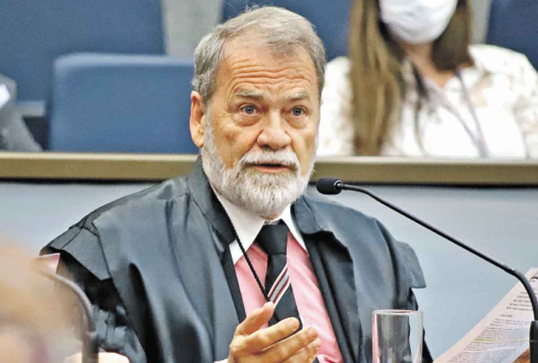 DURVAL &Acirc;NGELO ANDRADE 