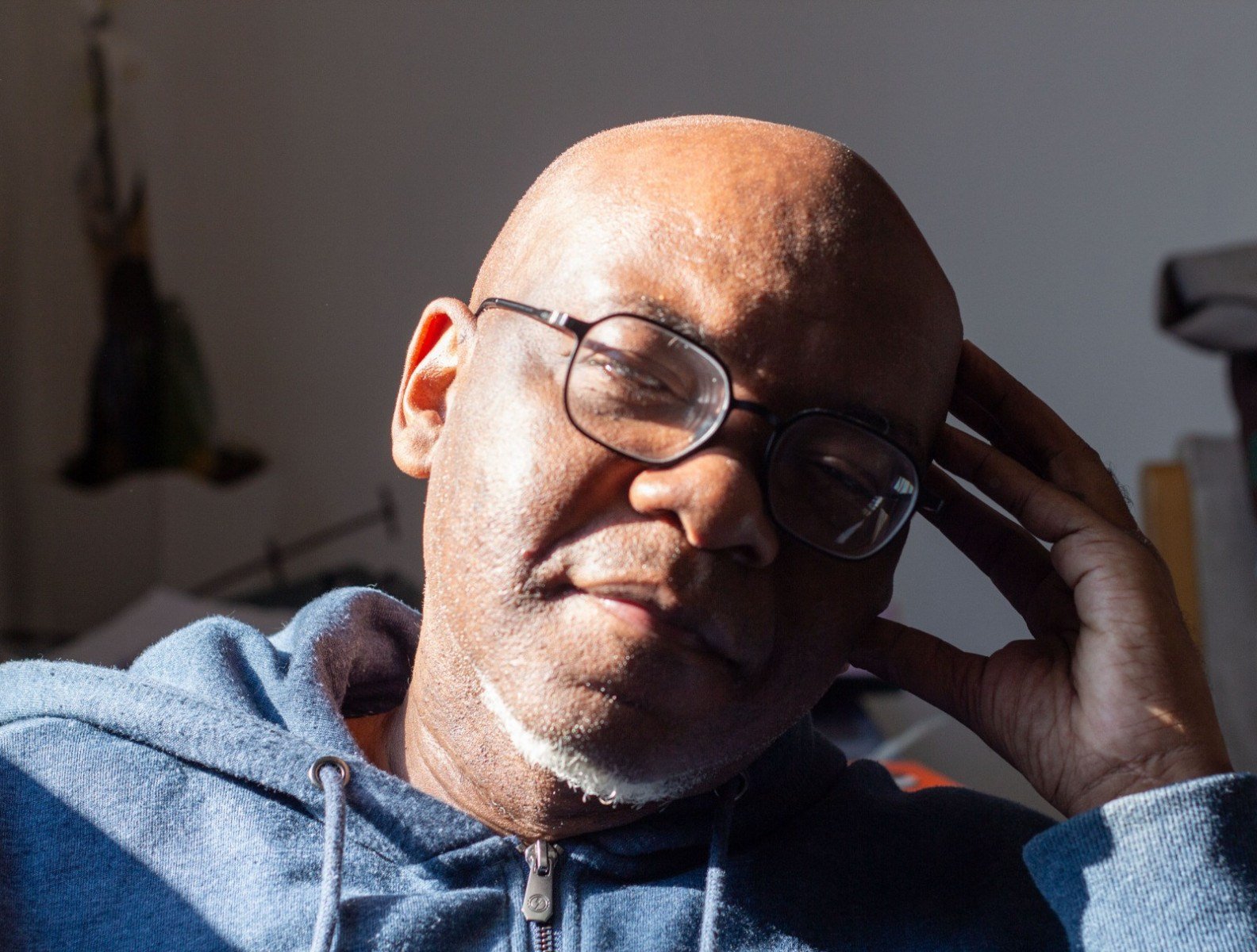 Ricardo Aleixo participa da programação do projeto Complexo Brasil com a estreia do espetáculo "Qual Brasil? Portuqual?" na próxima semana - (crédito: Natália Alves/ Divulgação )