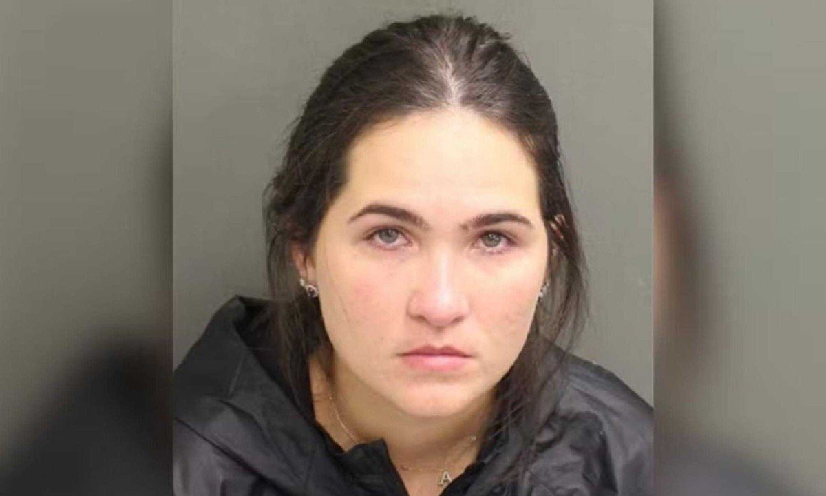 Foto de Amanda Vasconcelos ap&oacute;s ser detida  