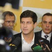 Campos comenta pedido de cassação e diz que Minas precisa voltar a dialogar - Alexandre Guzsanche/EM/D.A.Press