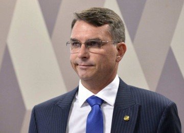 Por que bolsonaristas, em especial Flávio Bolsonaro, temem fim da escala 6×1 -  (crédito: Platobr Politica)
