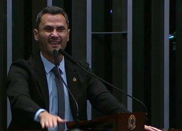 Cleitinho se emocionou durante fala no Senado -  (crédito: Reprodução/Senado)