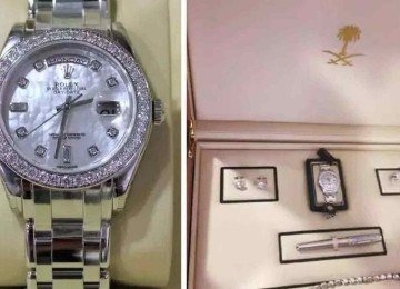 Joias foram dadas durante uma comitiva do ex-presidente Jair Bolsonaro em outubro de 2019 -  (crédito: Reprodução/Estado de S. Paulo)